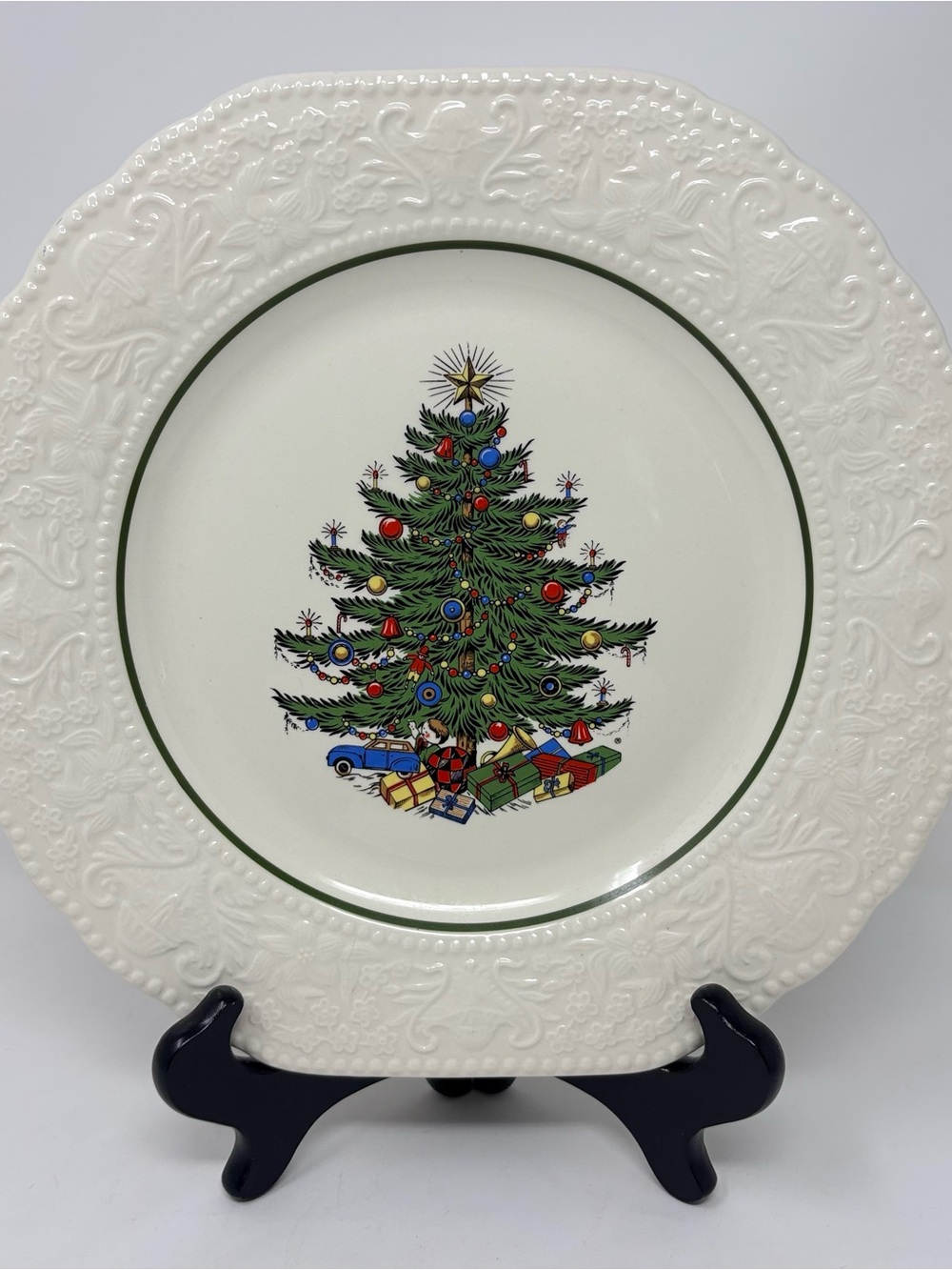 Cuthbertson Original Christmas Tree Dinner Plate 10.5” Dickens Embossed England